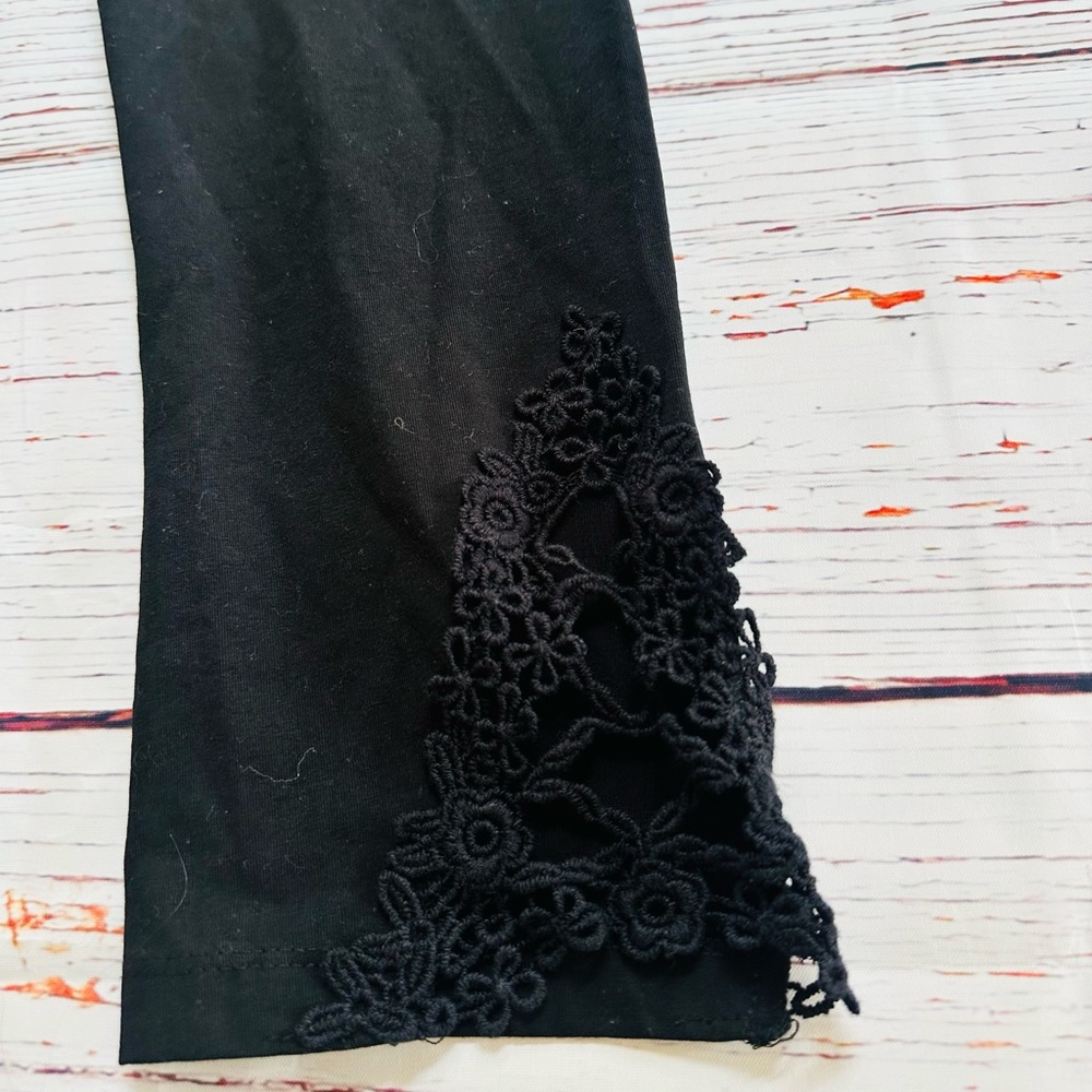 Black Lace Hem Capris Leggings! Size 14 - Picture 2 of 4